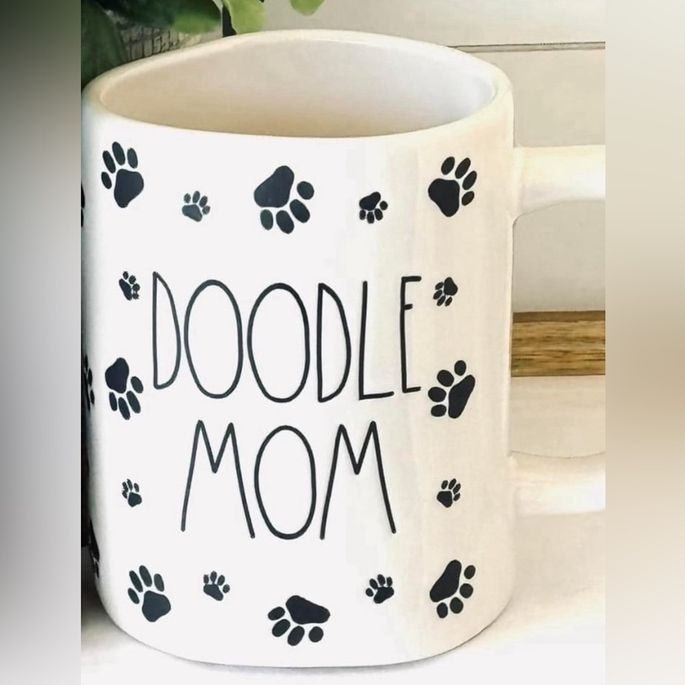 VHTF Rae Dunn Doodle Mom Mug With Paw Prints